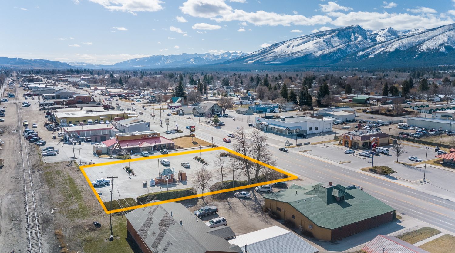 Hamilton Pizza Hut Parking Lot: 1006 N 1st St, Hamilton, MT 59840